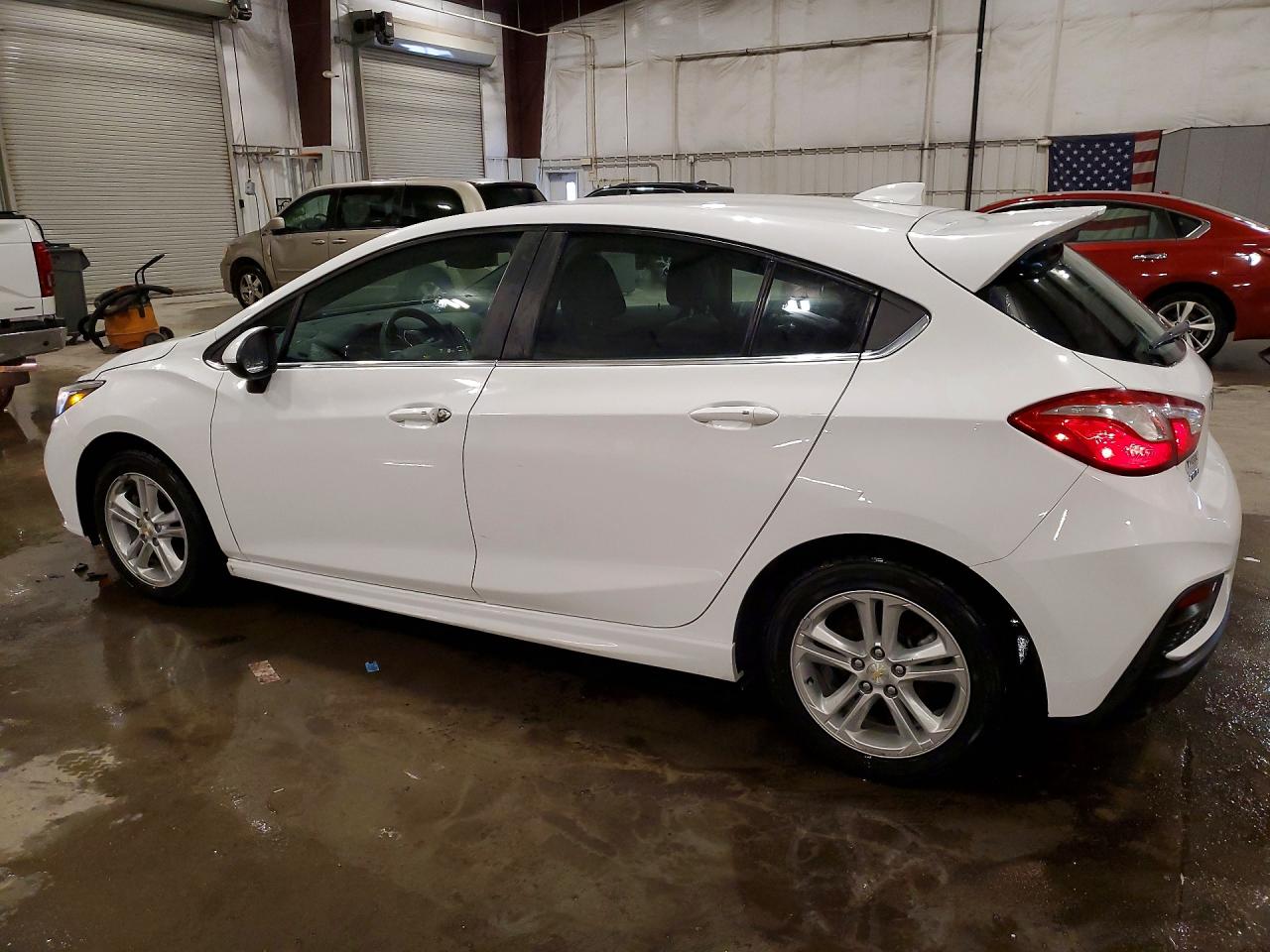2017 CHEVROLET CRUZE LT photo 2