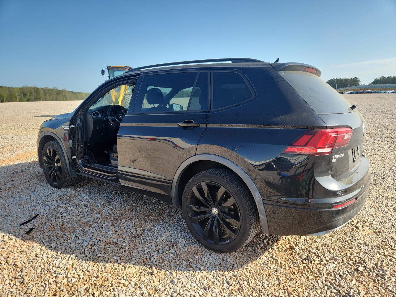 2020 VOLKSWAGEN TIGUAN SE photo 3