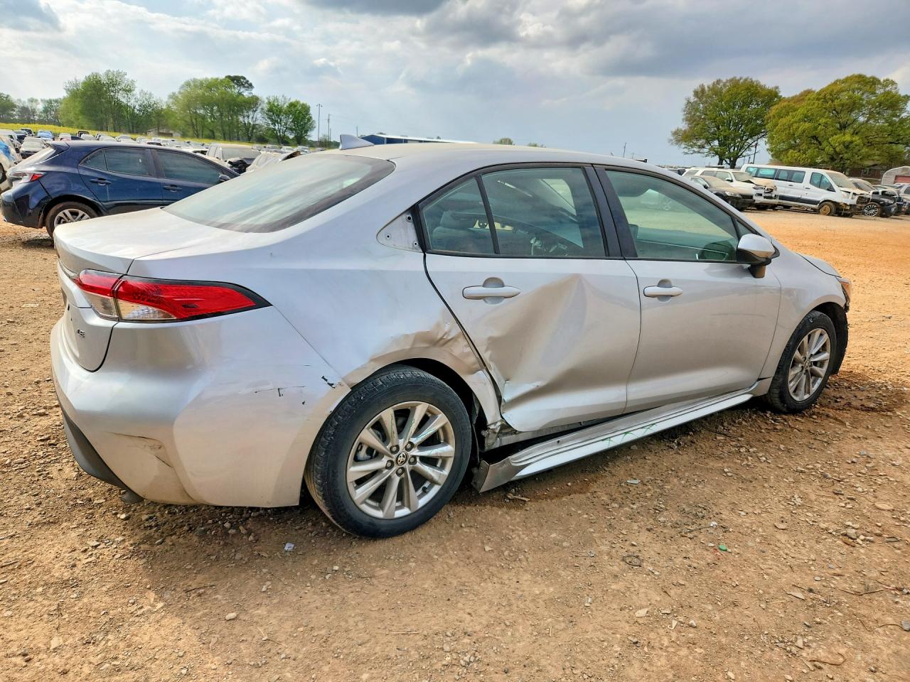 2024 TOYOTA COROLLA LE photo 5