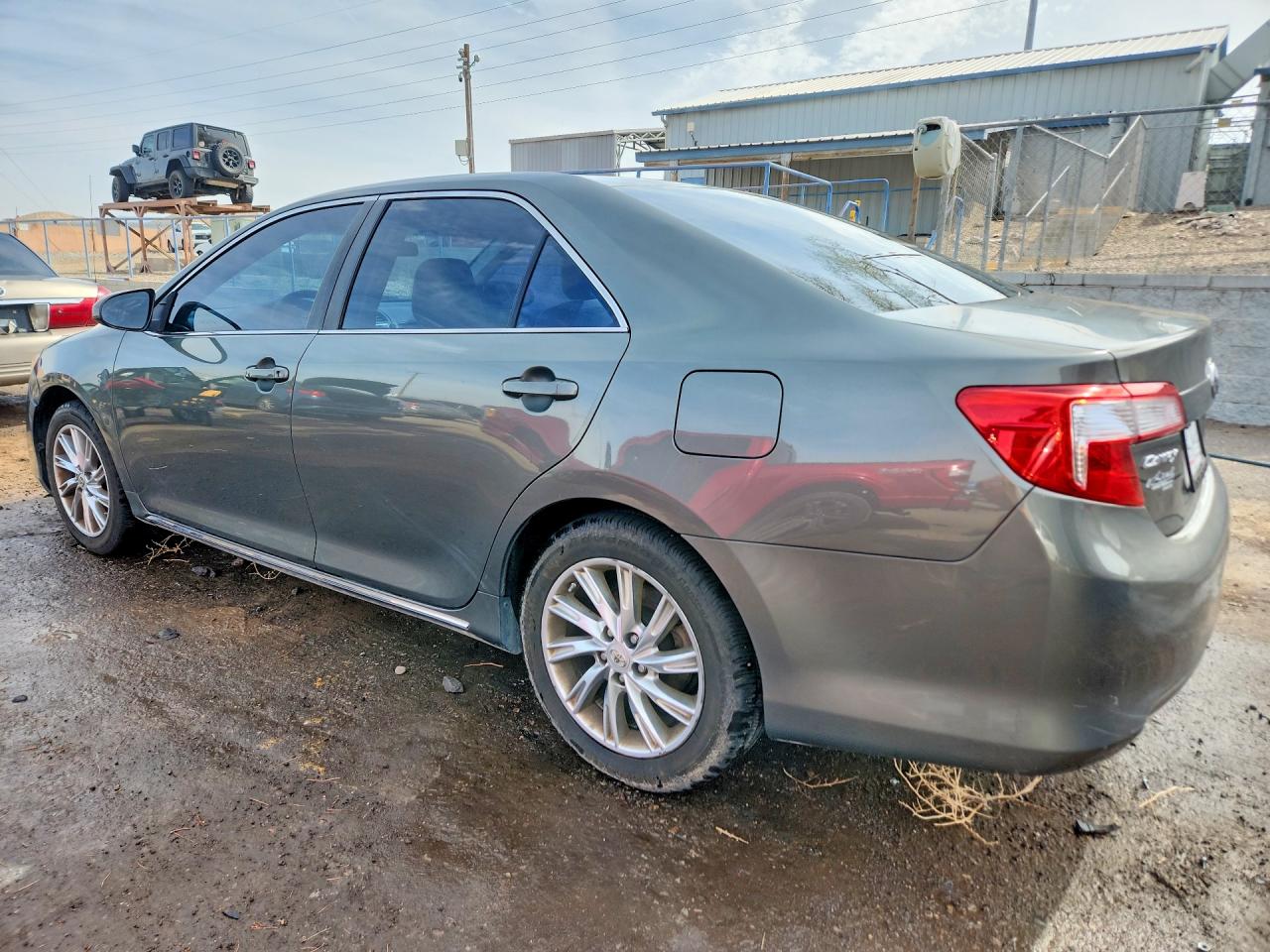 2013 TOYOTA CAMRY LE photo 2