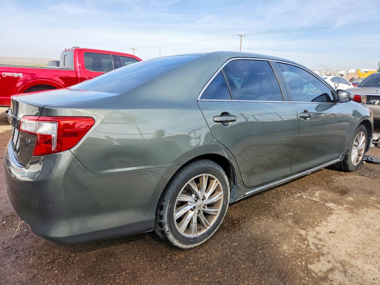 2013 TOYOTA CAMRY LE photo 3