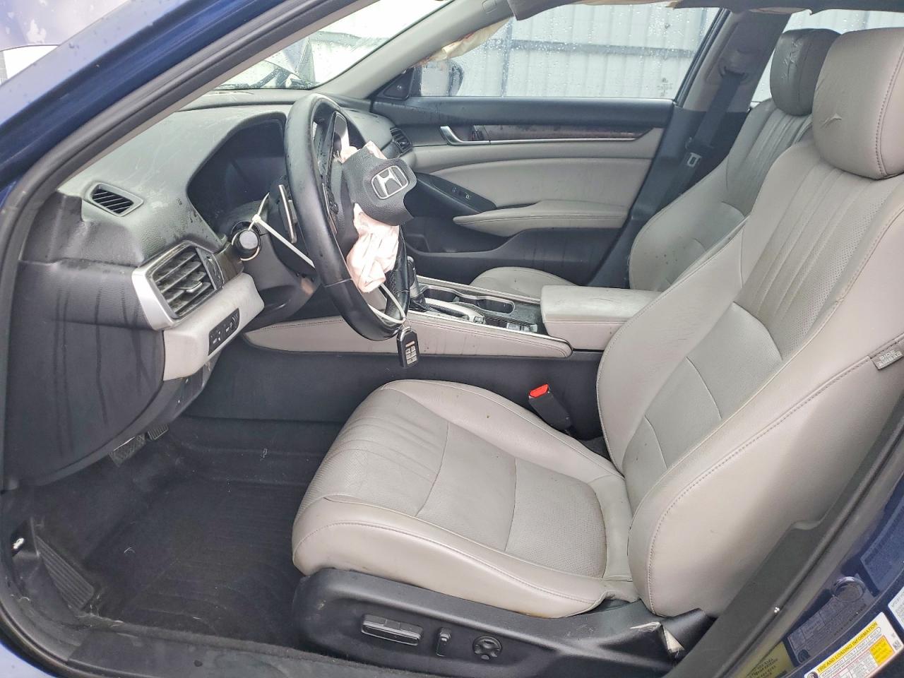 2018 HONDA ACCORD TOURING photo 19