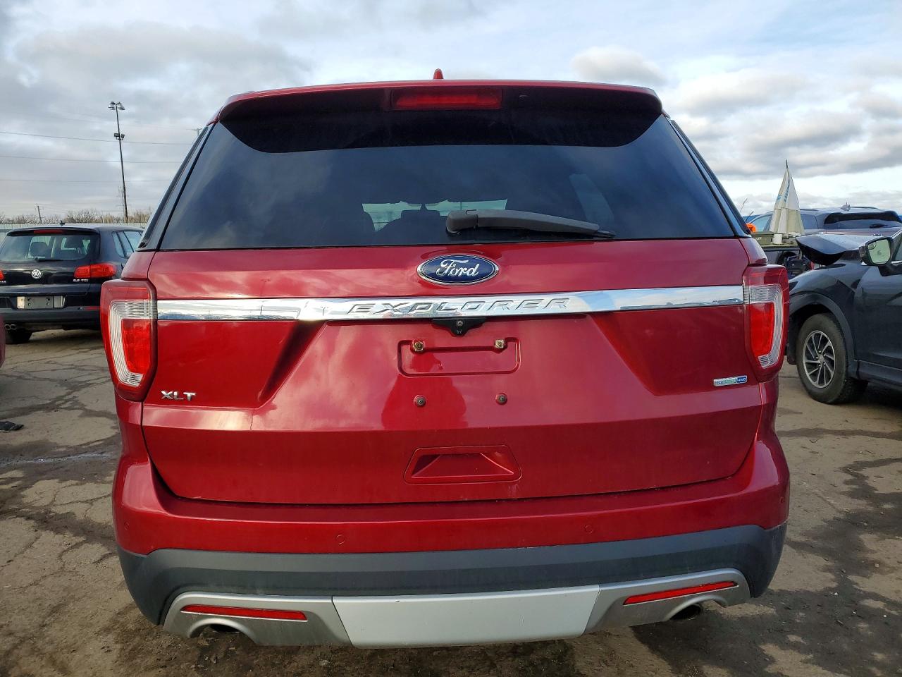 2017 FORD EXPLORER XLT photo 11