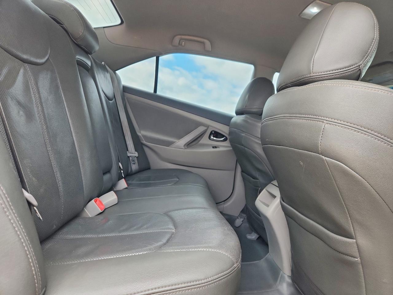2011 TOYOTA CAMRY LE photo 19