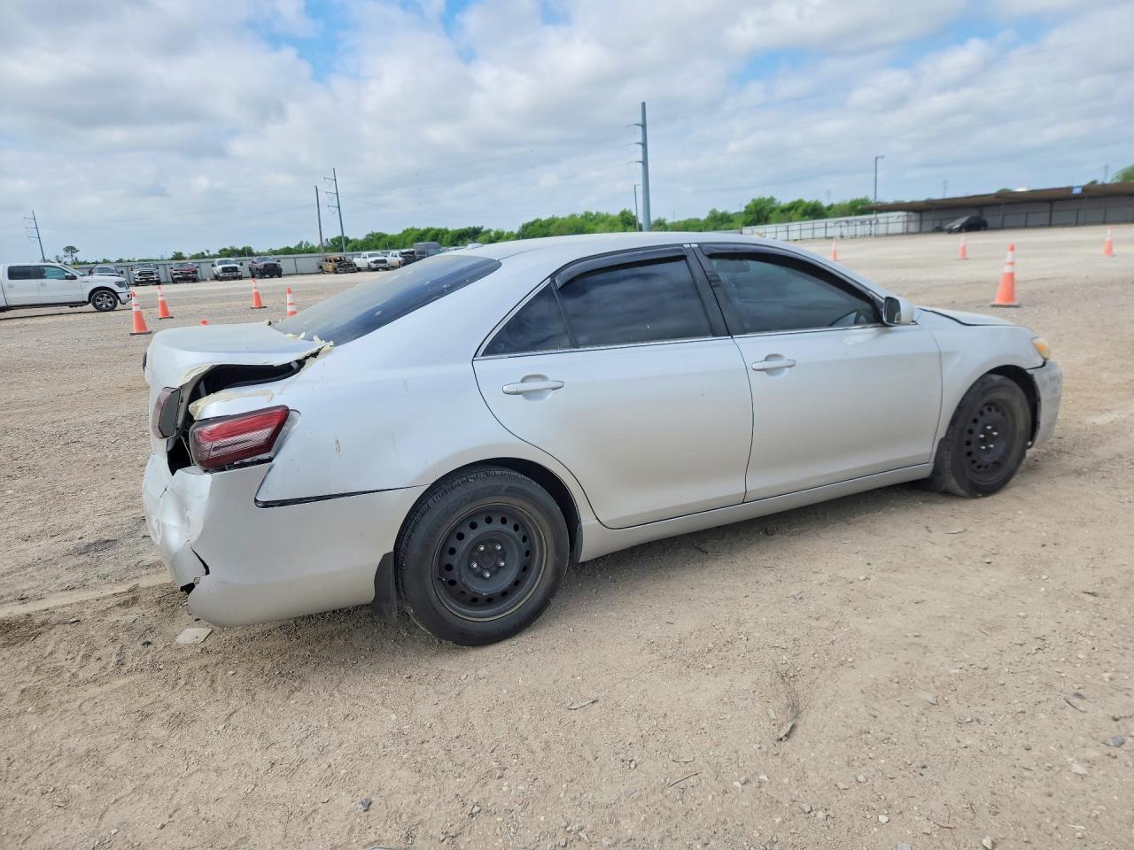 2011 TOYOTA CAMRY LE photo 5