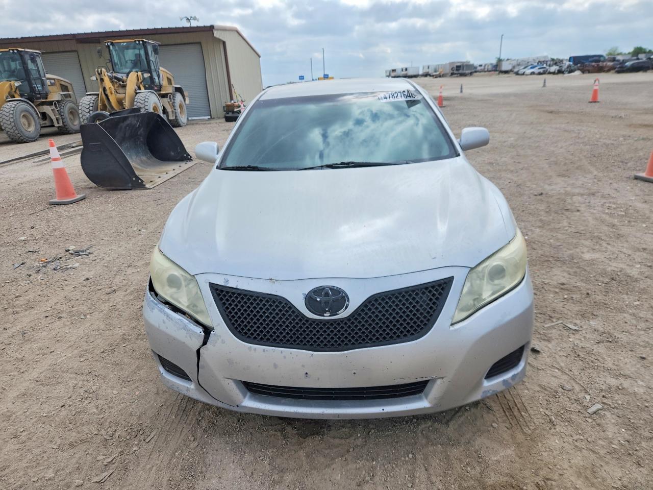 2011 TOYOTA CAMRY LE photo 9