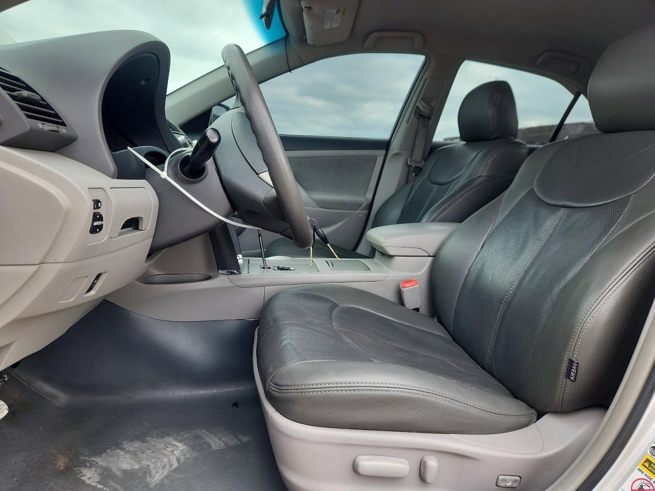 2011 TOYOTA CAMRY LE photo 13