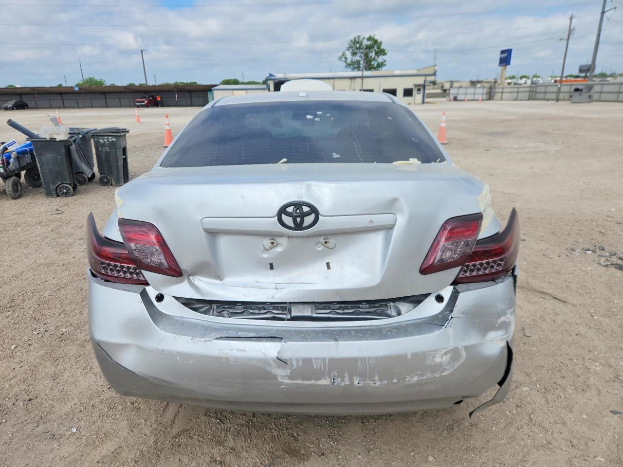 2011 TOYOTA CAMRY LE photo 11