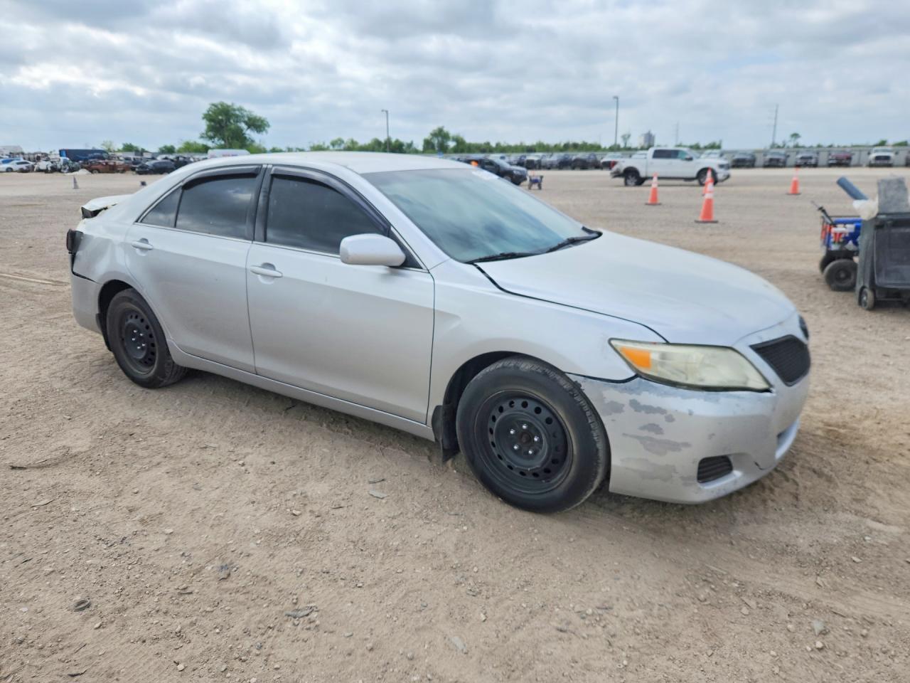 2011 TOYOTA CAMRY LE photo 7