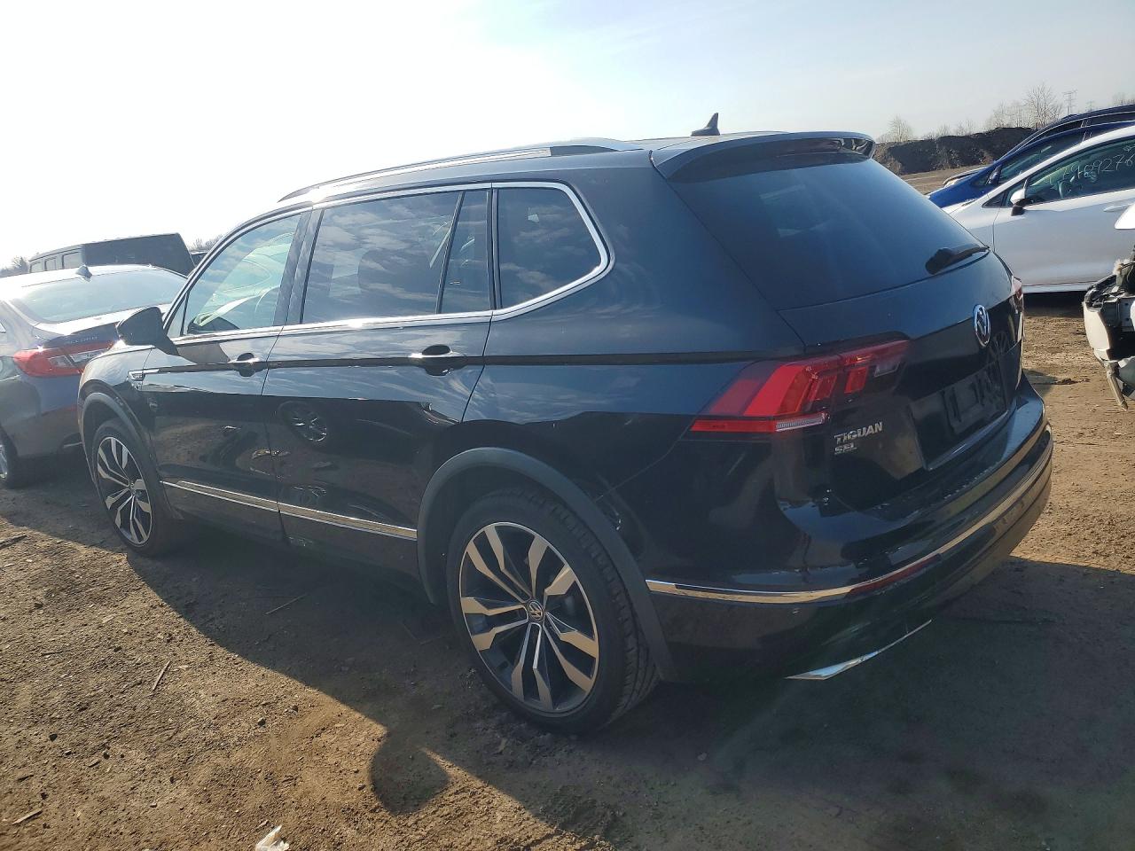 2020 VOLKSWAGEN TIGUAN SEL PREMIUM R-LINE photo 4
