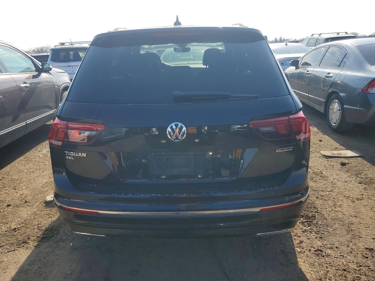 2020 VOLKSWAGEN TIGUAN SEL PREMIUM R-LINE photo 16