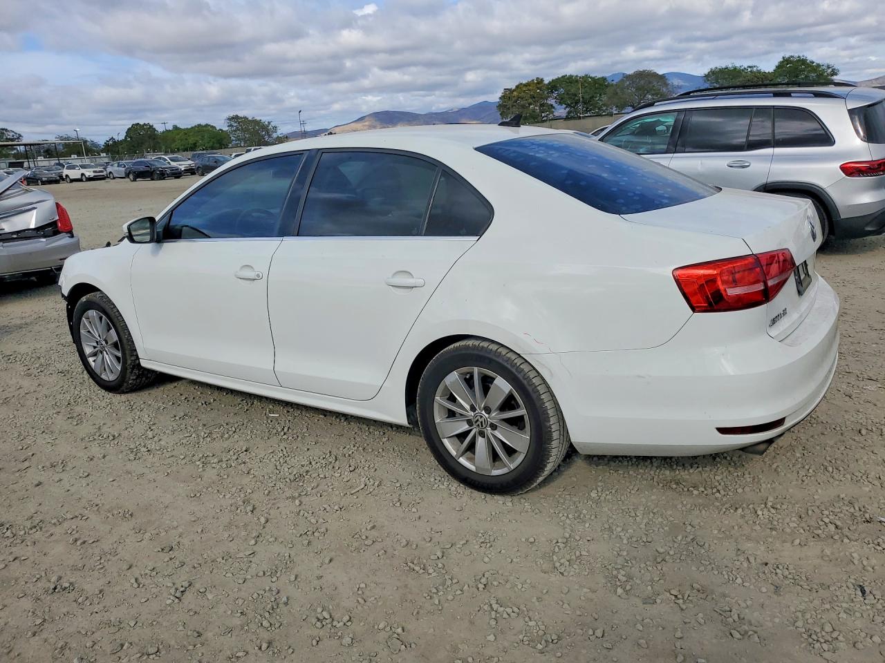 2015 VOLKSWAGEN JETTA SE photo 4