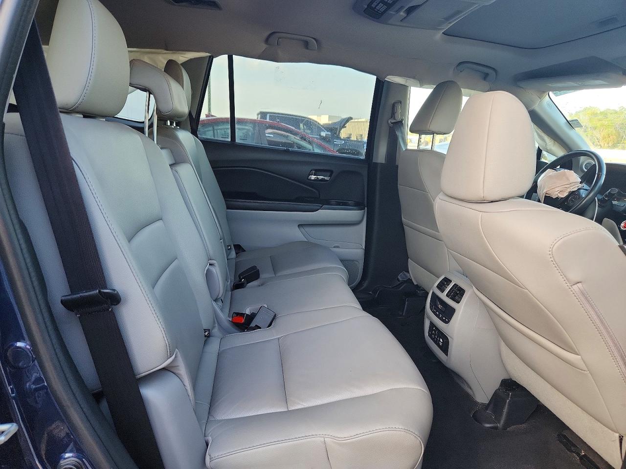 2016 HONDA PILOT TOURING photo 21