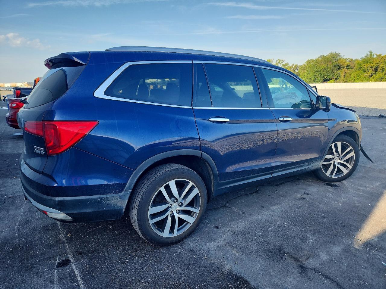 2016 HONDA PILOT TOURING photo 5