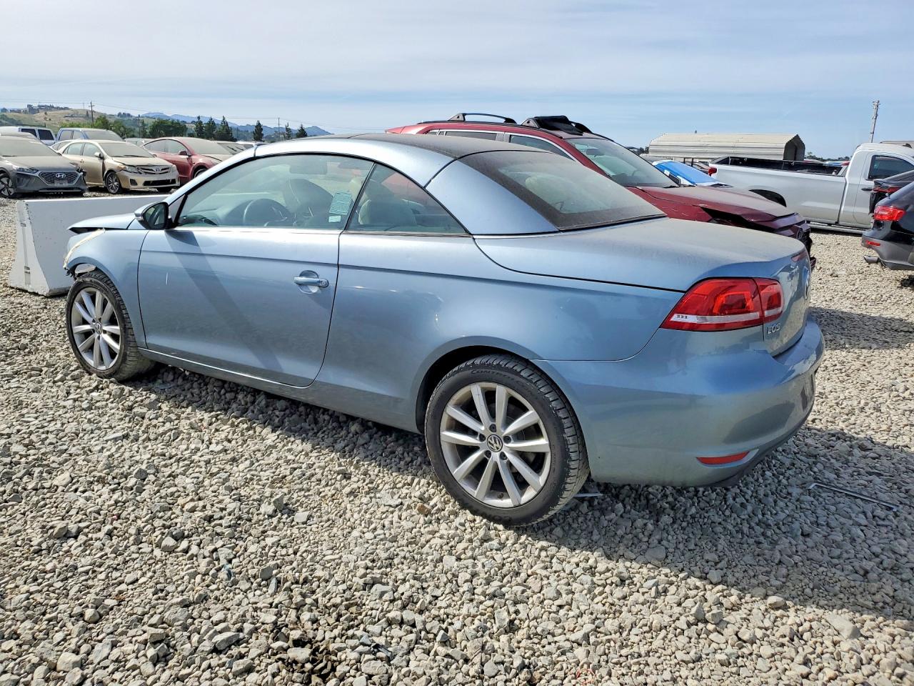 2013 VOLKSWAGEN EOS KOMFORT photo 3
