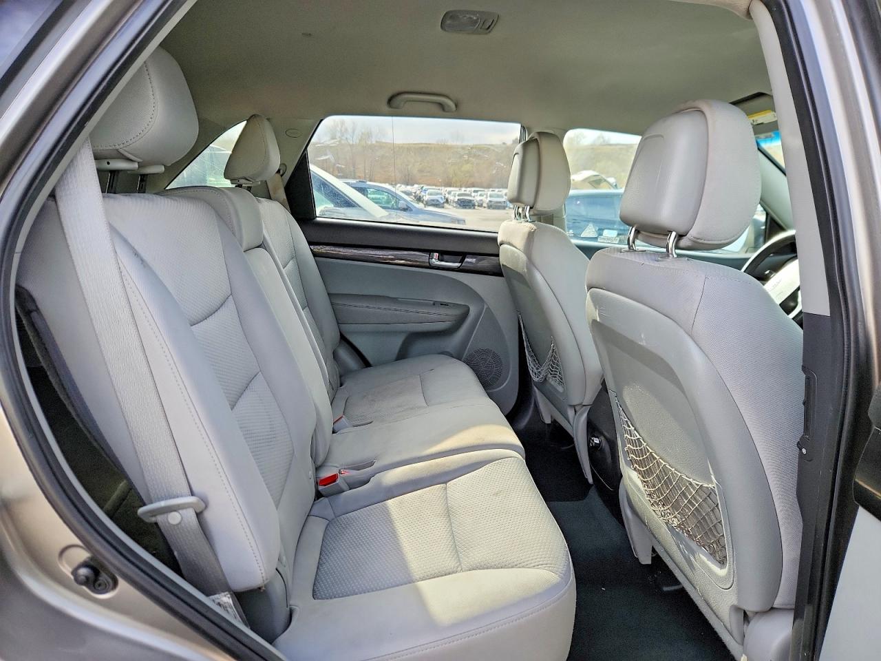 2011 KIA SORENTO LX photo 21