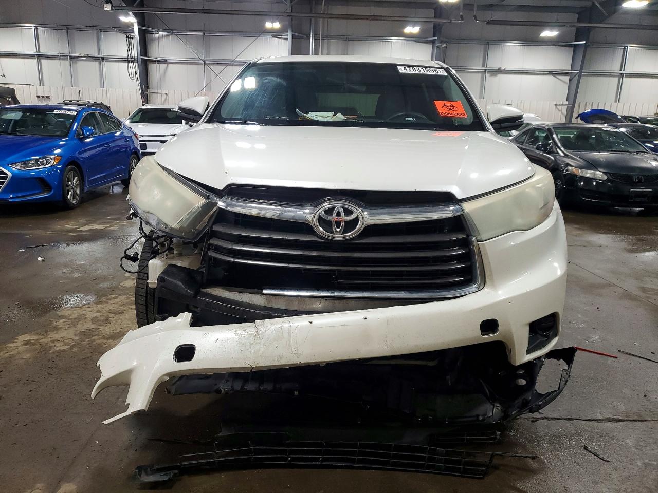 2016 TOYOTA HIGHLANDER LE photo 5