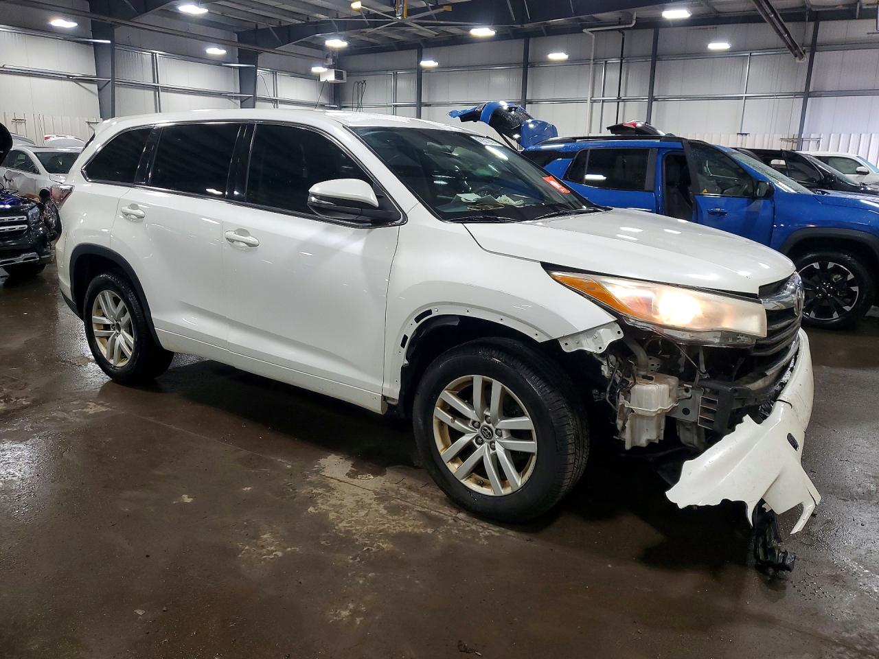 2016 TOYOTA HIGHLANDER LE photo 4