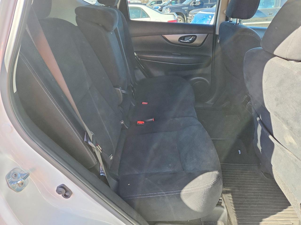 2016 NISSAN ROGUE SV photo 21