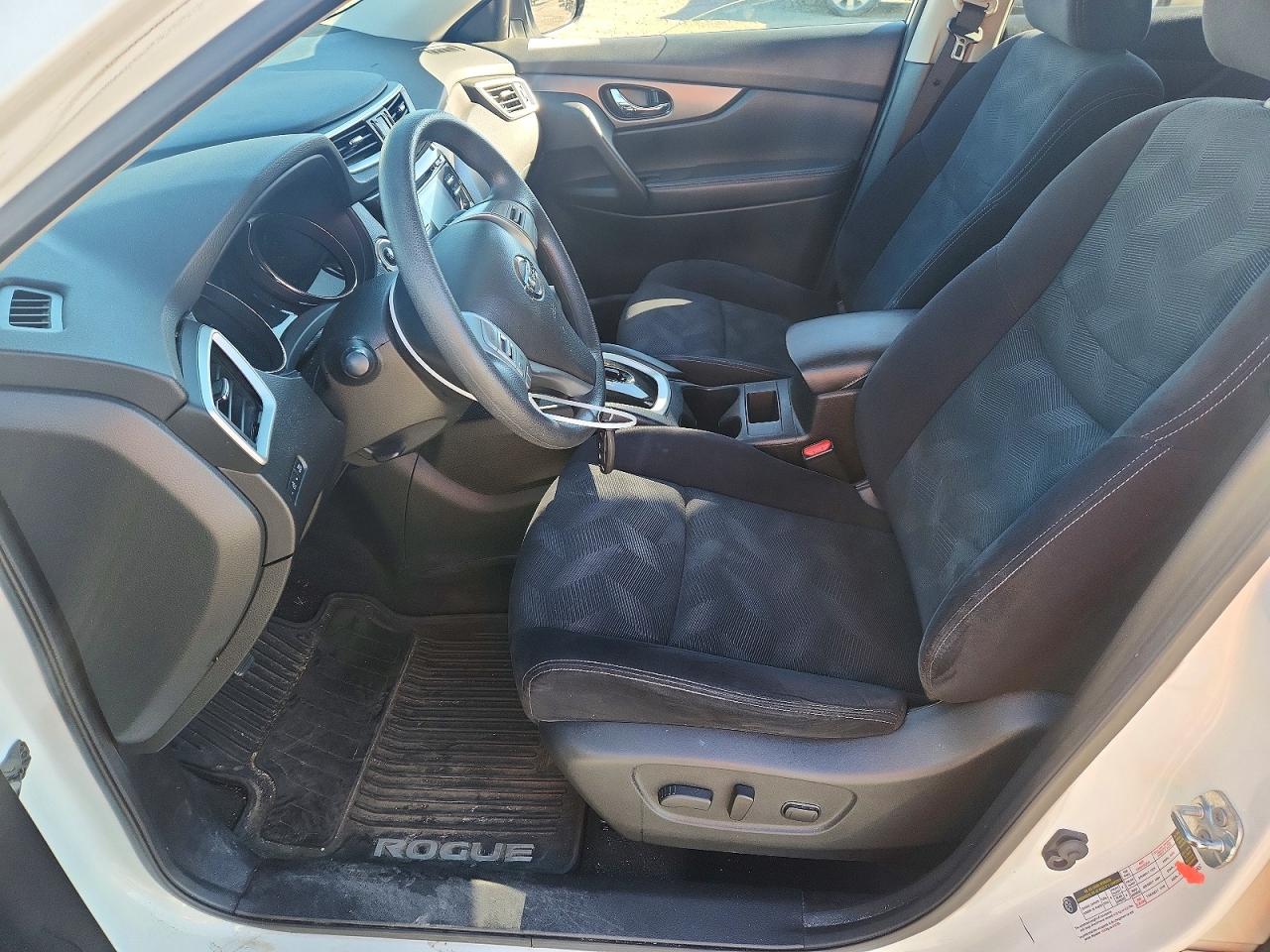 2016 NISSAN ROGUE SV photo 13