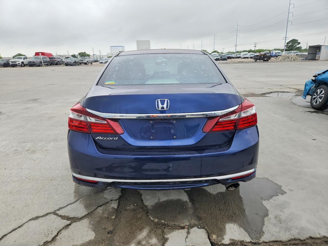 2017 HONDA ACCORD LX photo 6