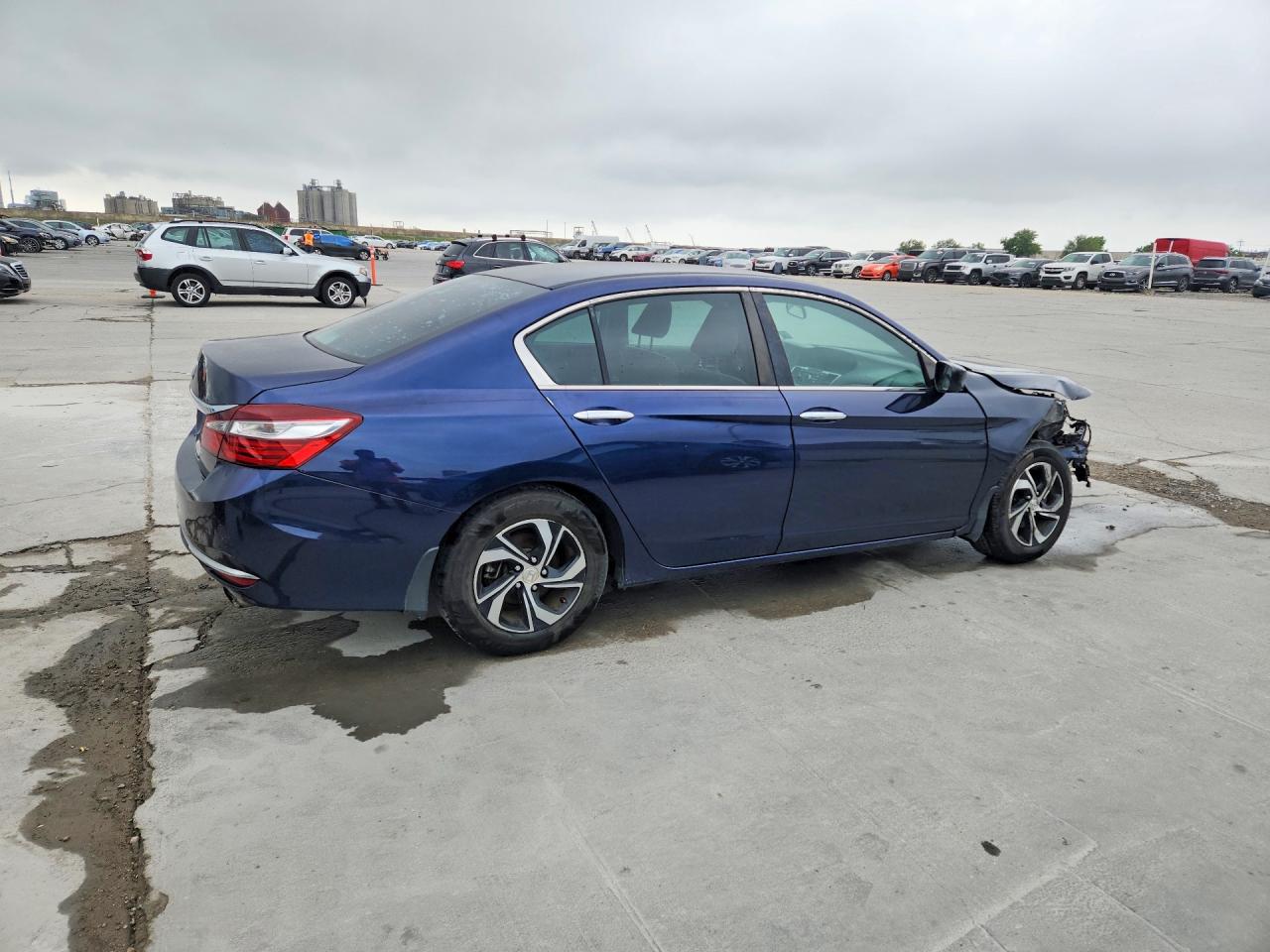2017 HONDA ACCORD LX photo 3