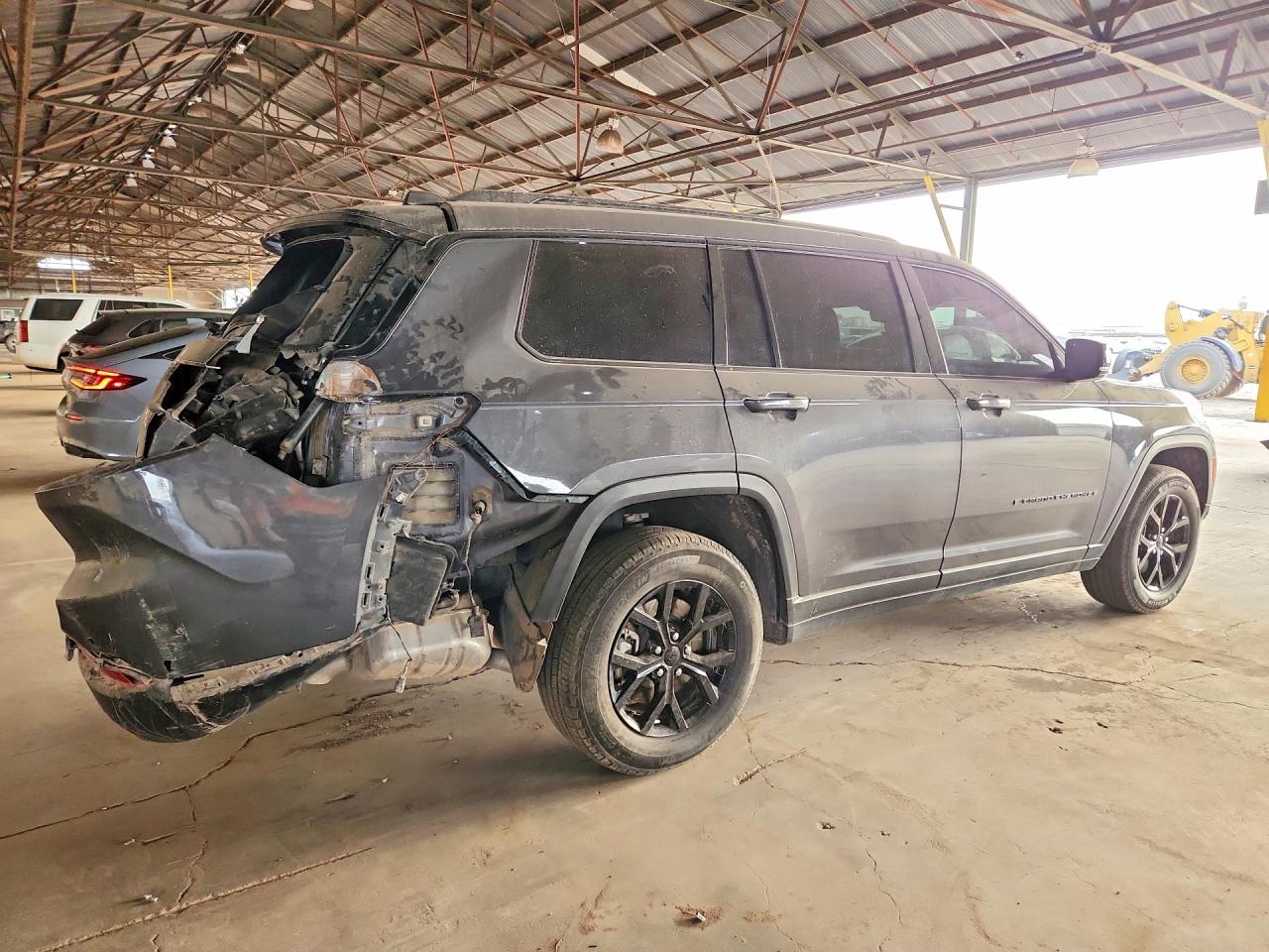 2024 JEEP GRAND CHEROKEE L LAREDO photo 3