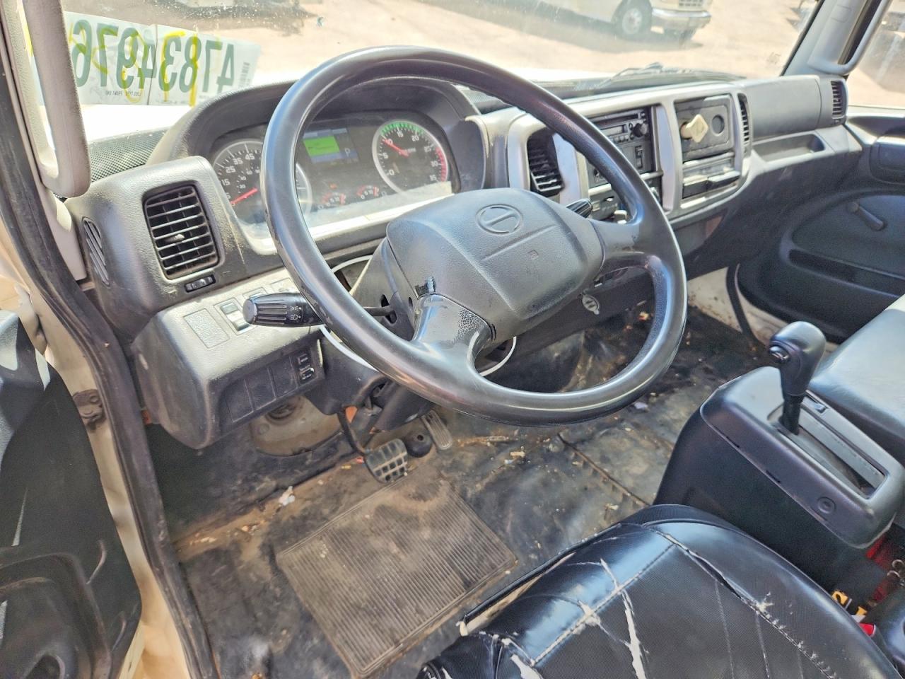 2013 HINO 258/268 BOX TRUCK photo 15