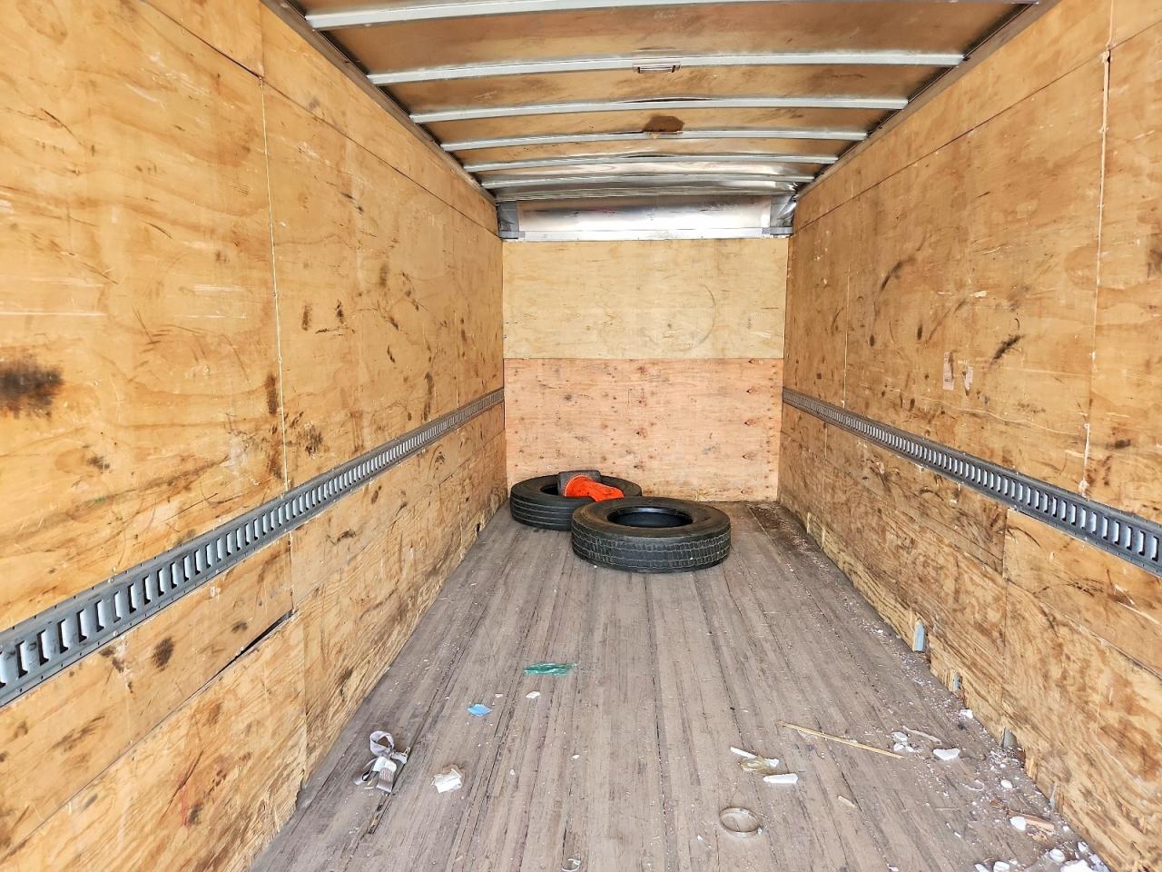 2013 HINO 258/268 BOX TRUCK photo 19