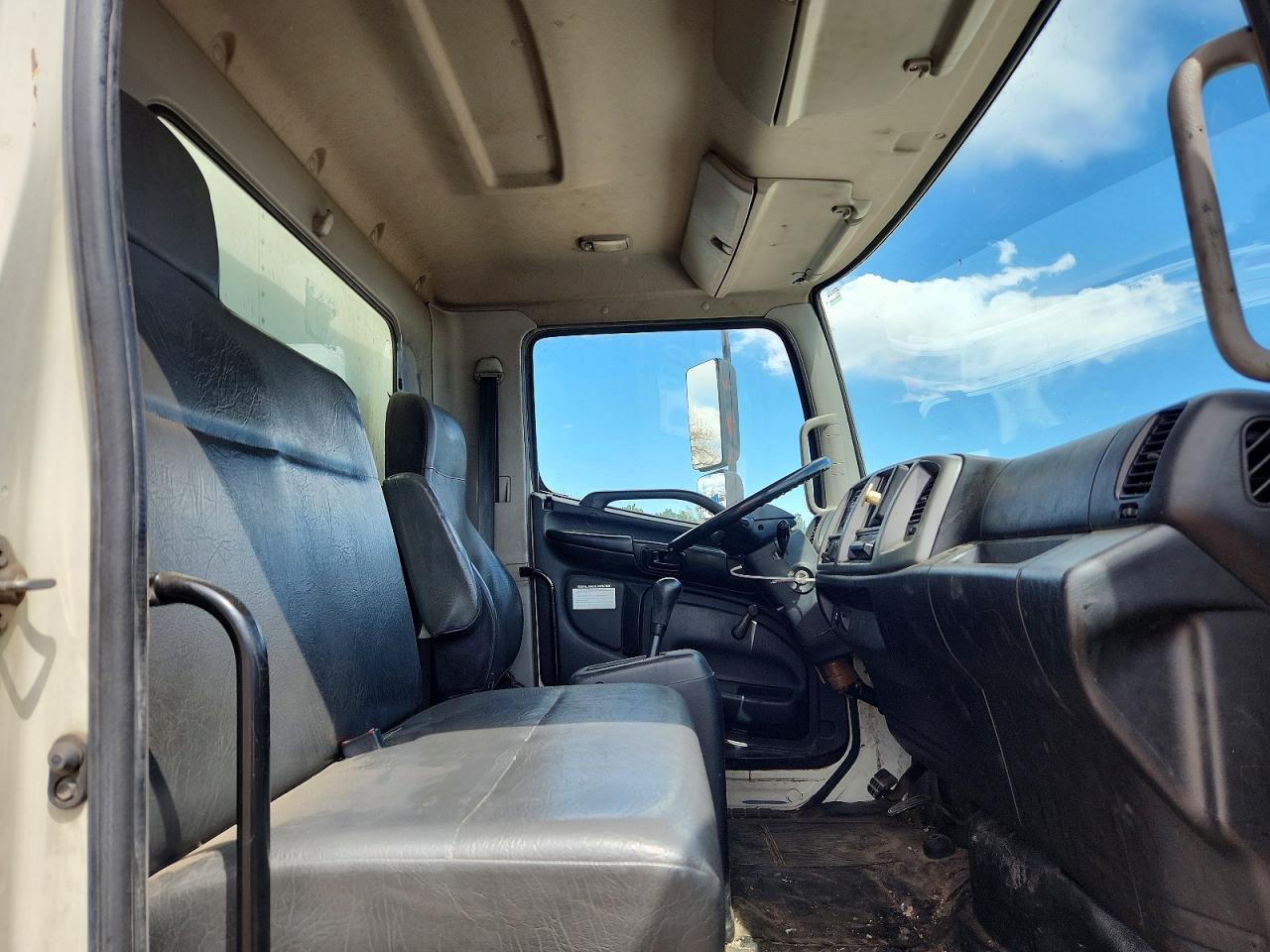 2013 HINO 258/268 BOX TRUCK photo 21