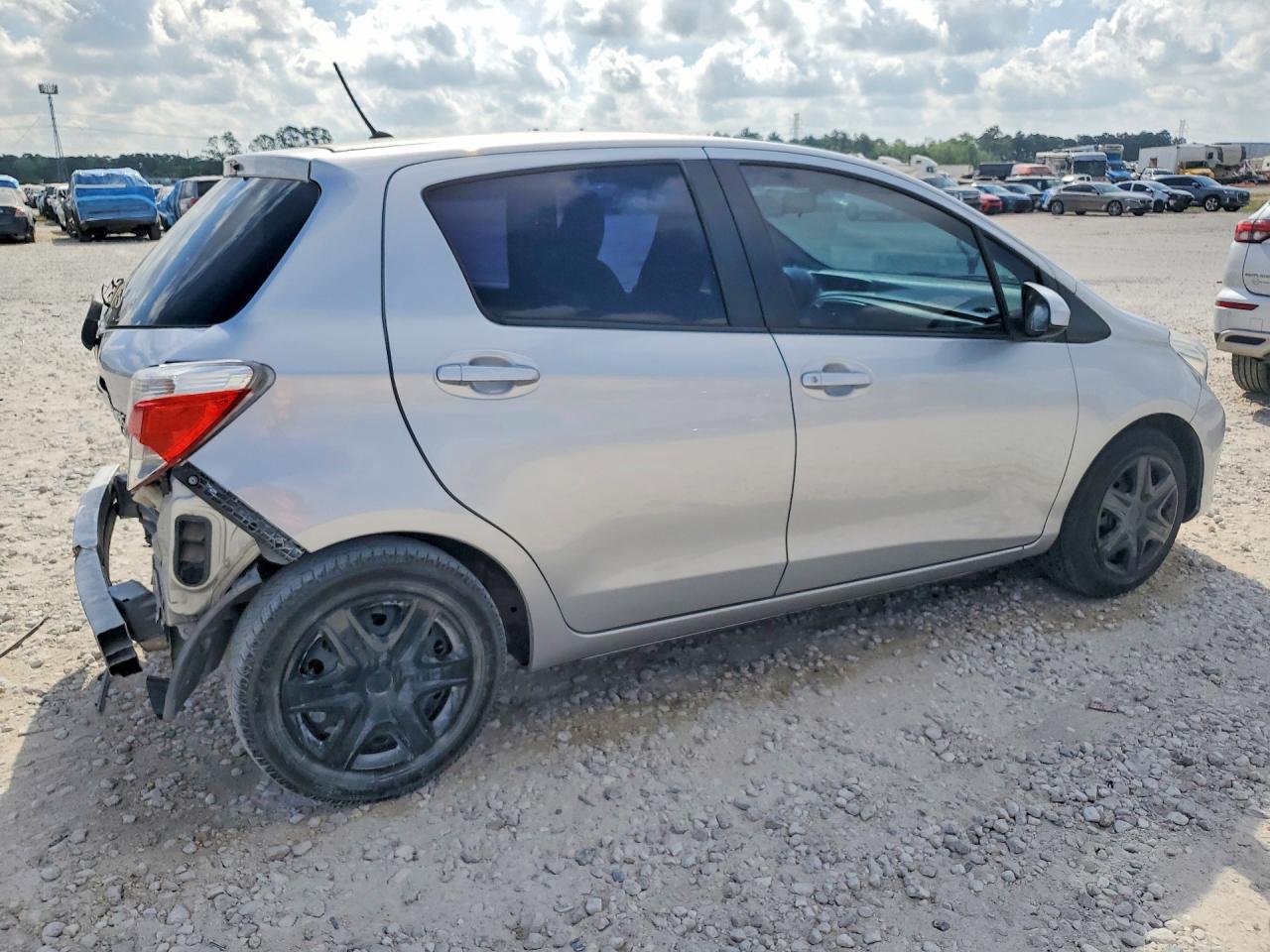 2013 TOYOTA YARIS 5-DOOR LE photo 7