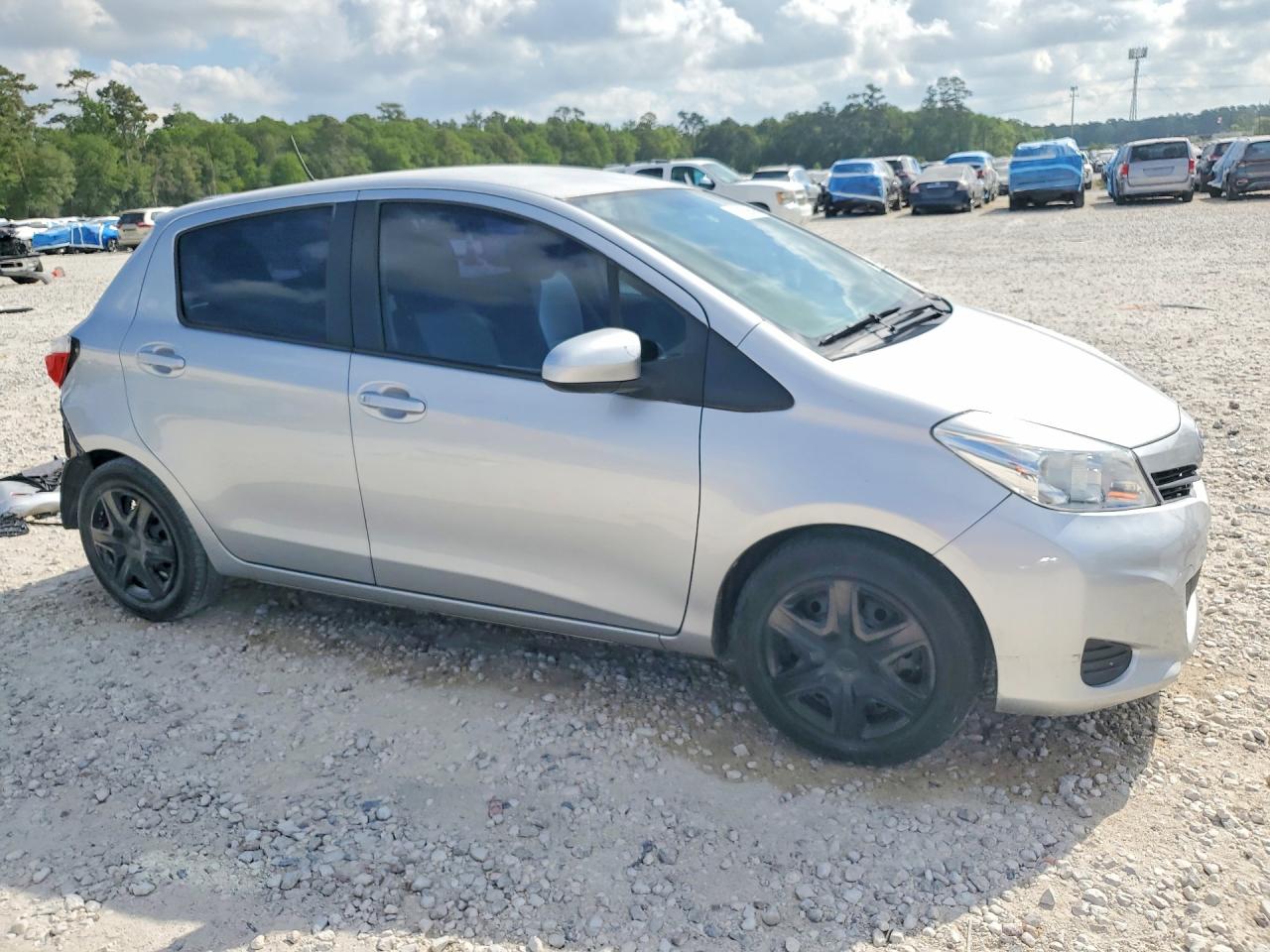 2013 TOYOTA YARIS 5-DOOR LE photo 10