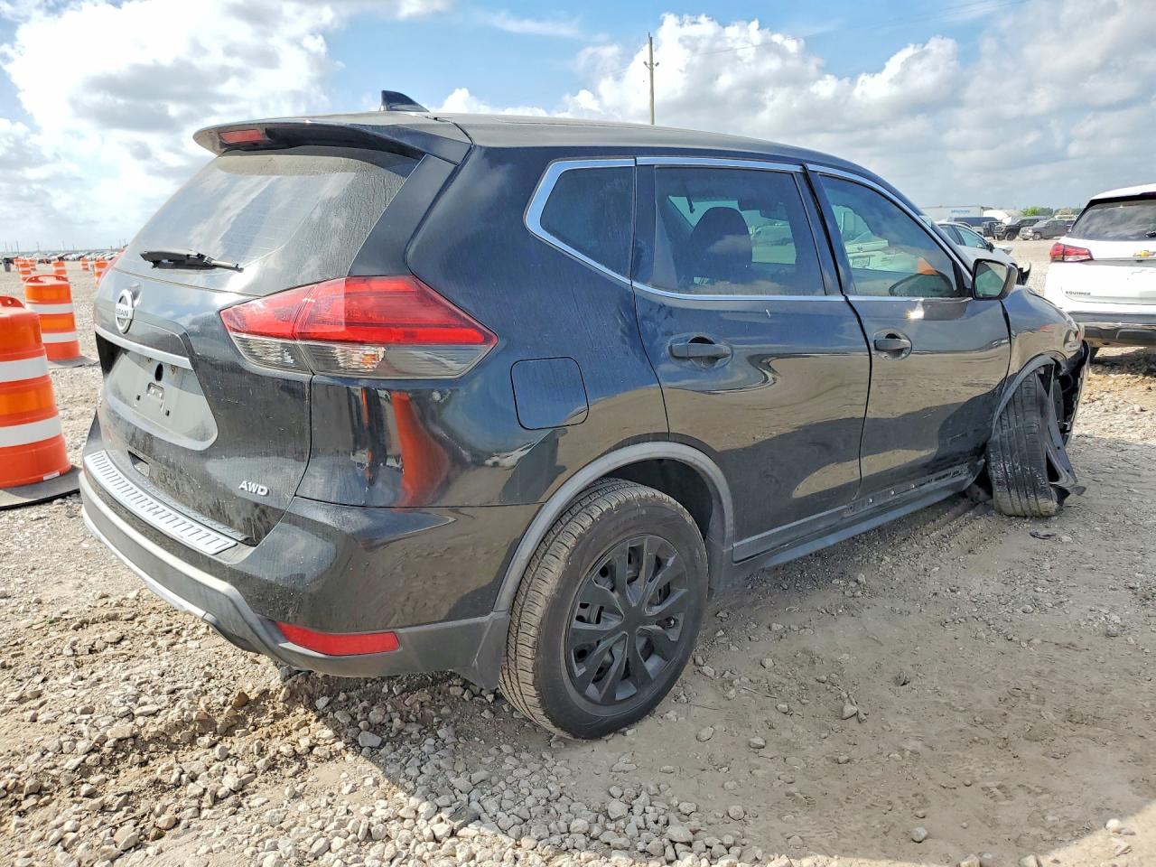 2017 NISSAN ROGUE S photo 5