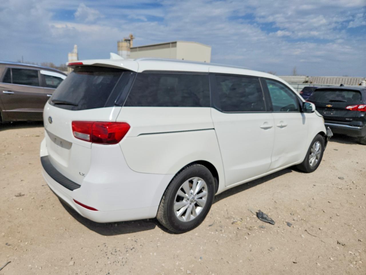 2016 KIA SEDONA LX photo 3