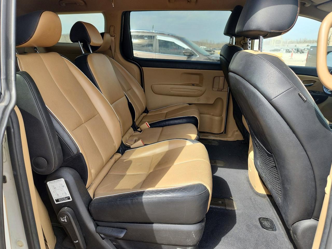 2016 KIA SEDONA LX photo 11