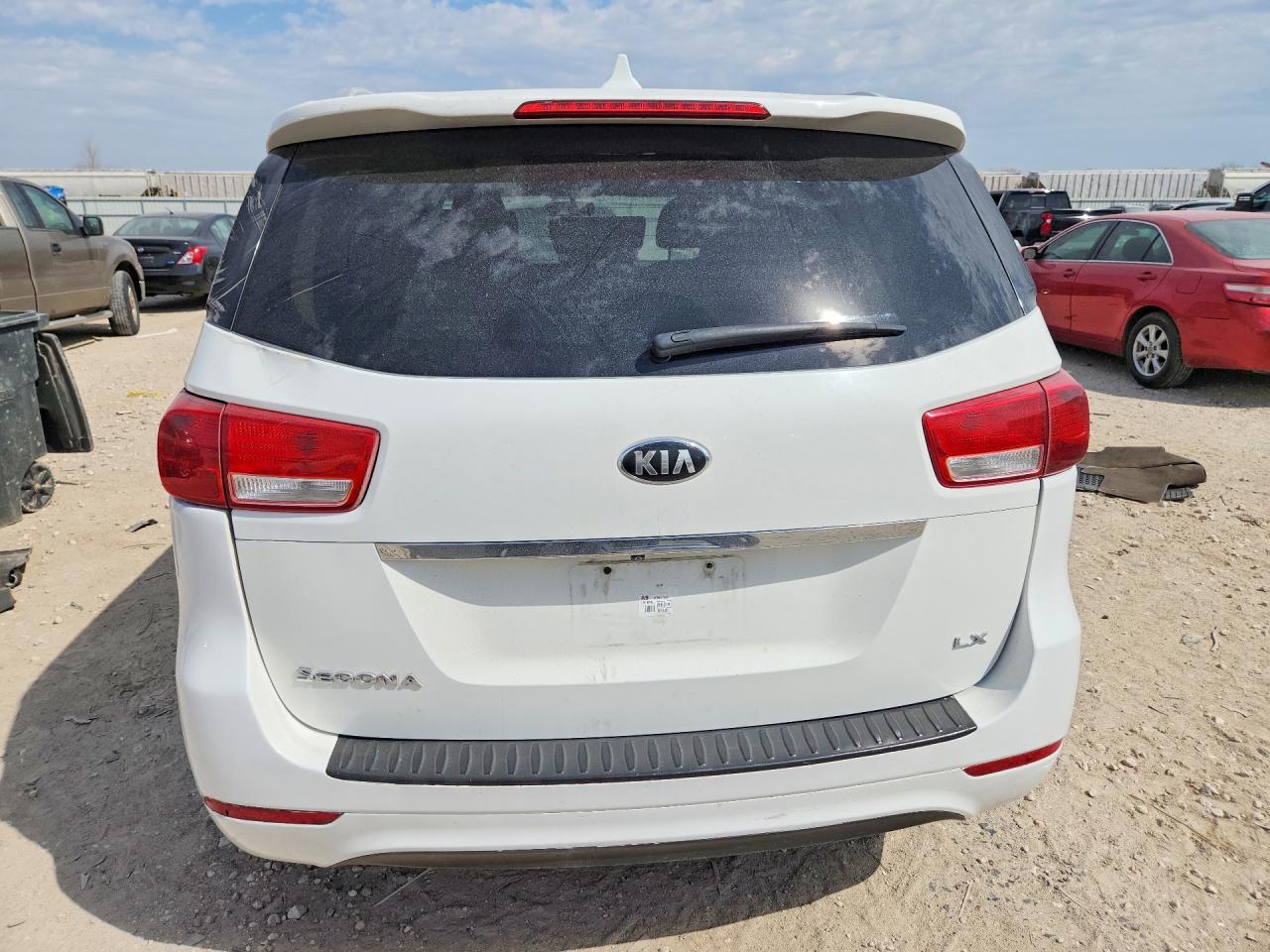 2016 KIA SEDONA LX photo 6