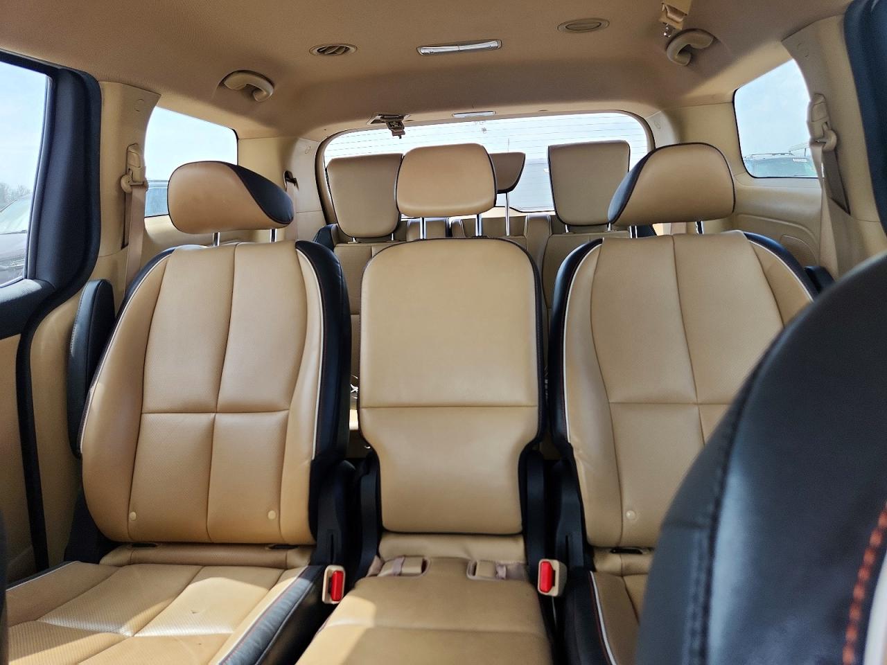 2016 KIA SEDONA LX photo 10
