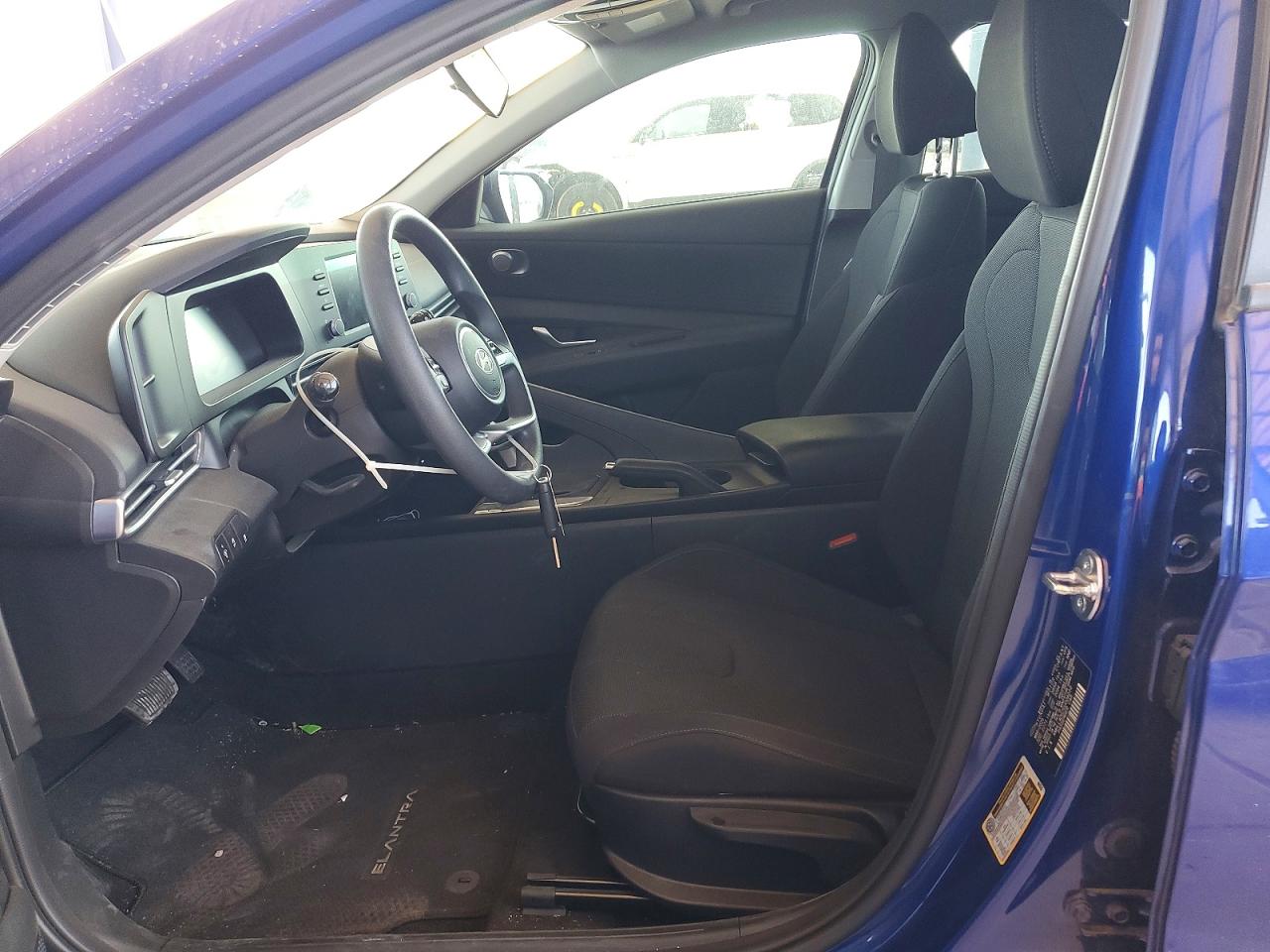 2025 HYUNDAI ELANTRA SE photo 13