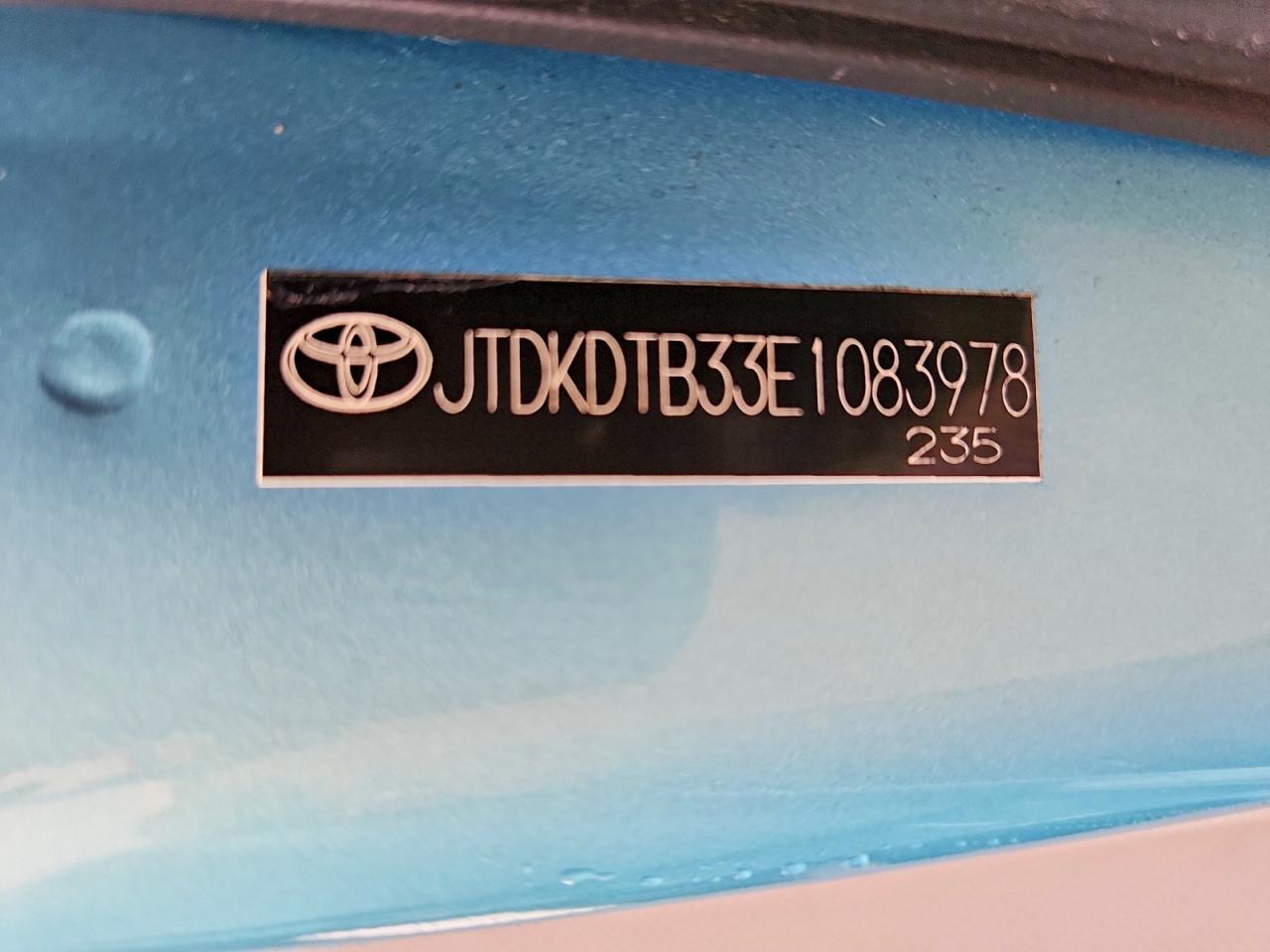 2014 TOYOTA PRIUS C ONE photo 23