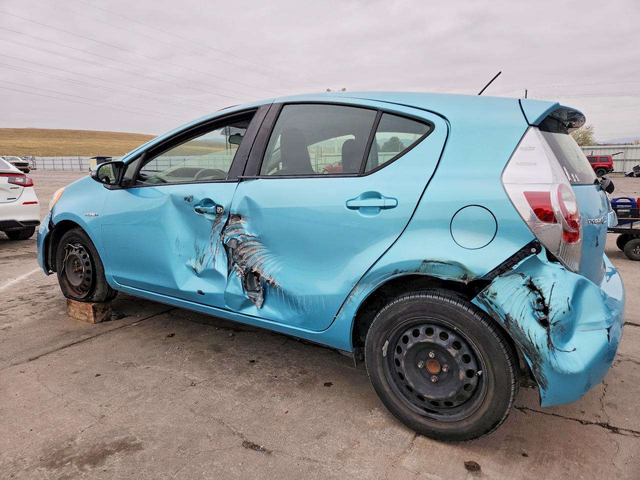 2014 TOYOTA PRIUS C ONE photo 3