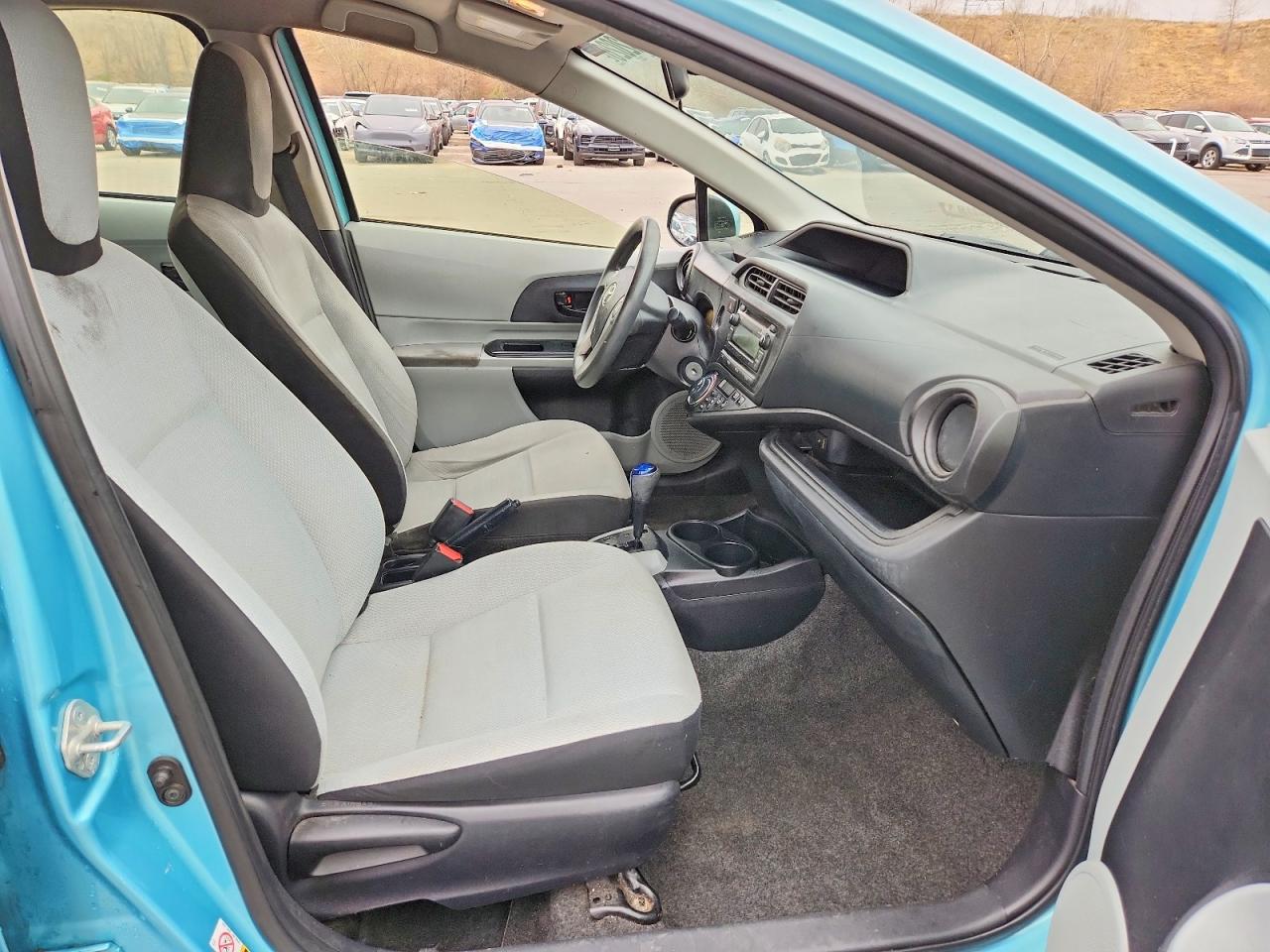 2014 TOYOTA PRIUS C ONE photo 13