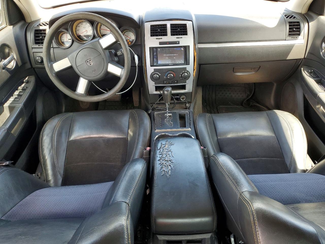 2010 DODGE CHARGER SXT photo 8