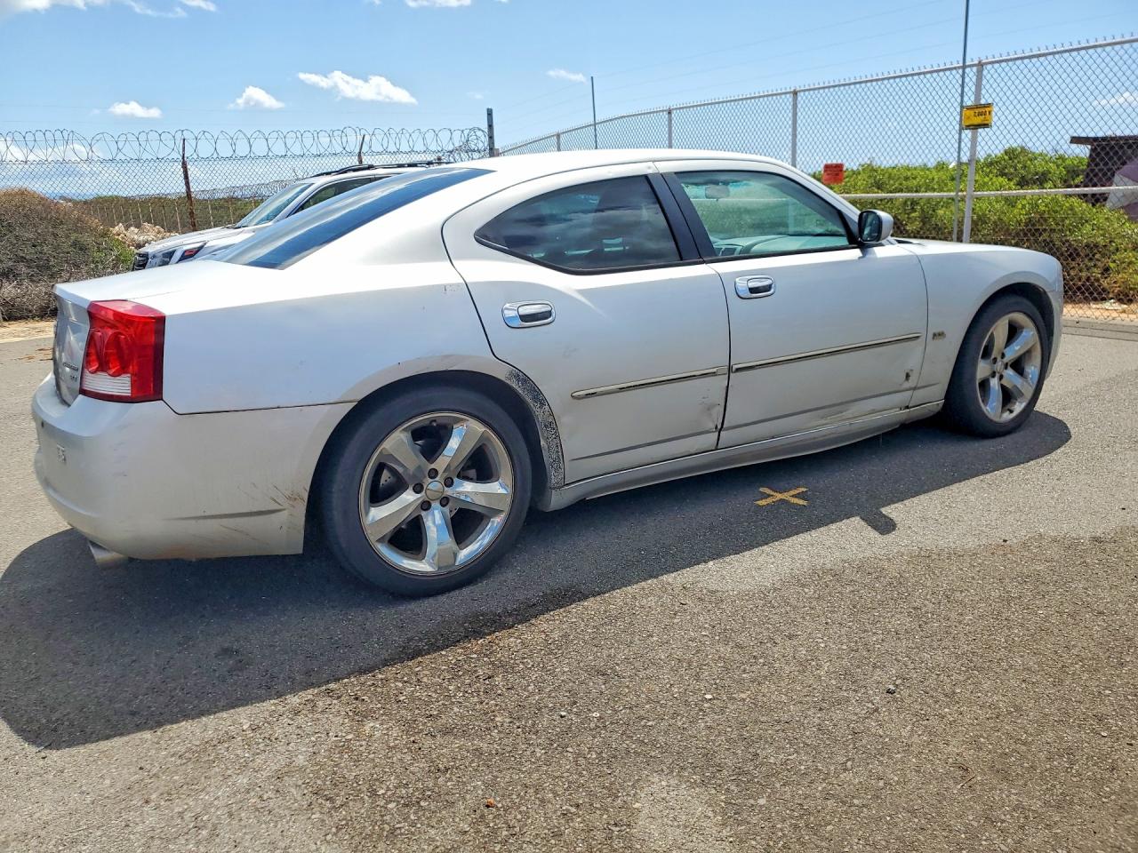 2010 DODGE CHARGER SXT photo 3
