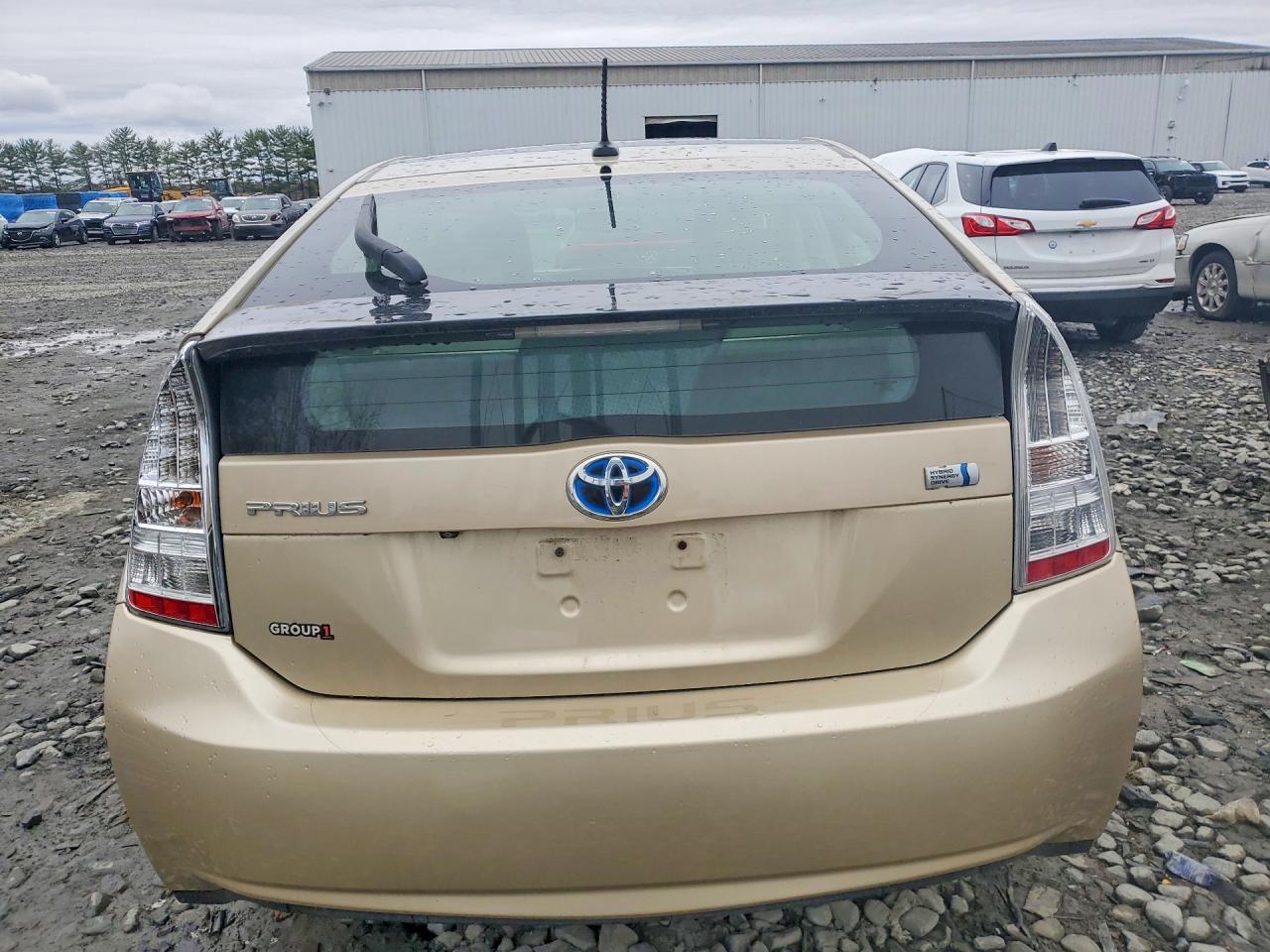 2011 TOYOTA PRIUS FOUR photo 11