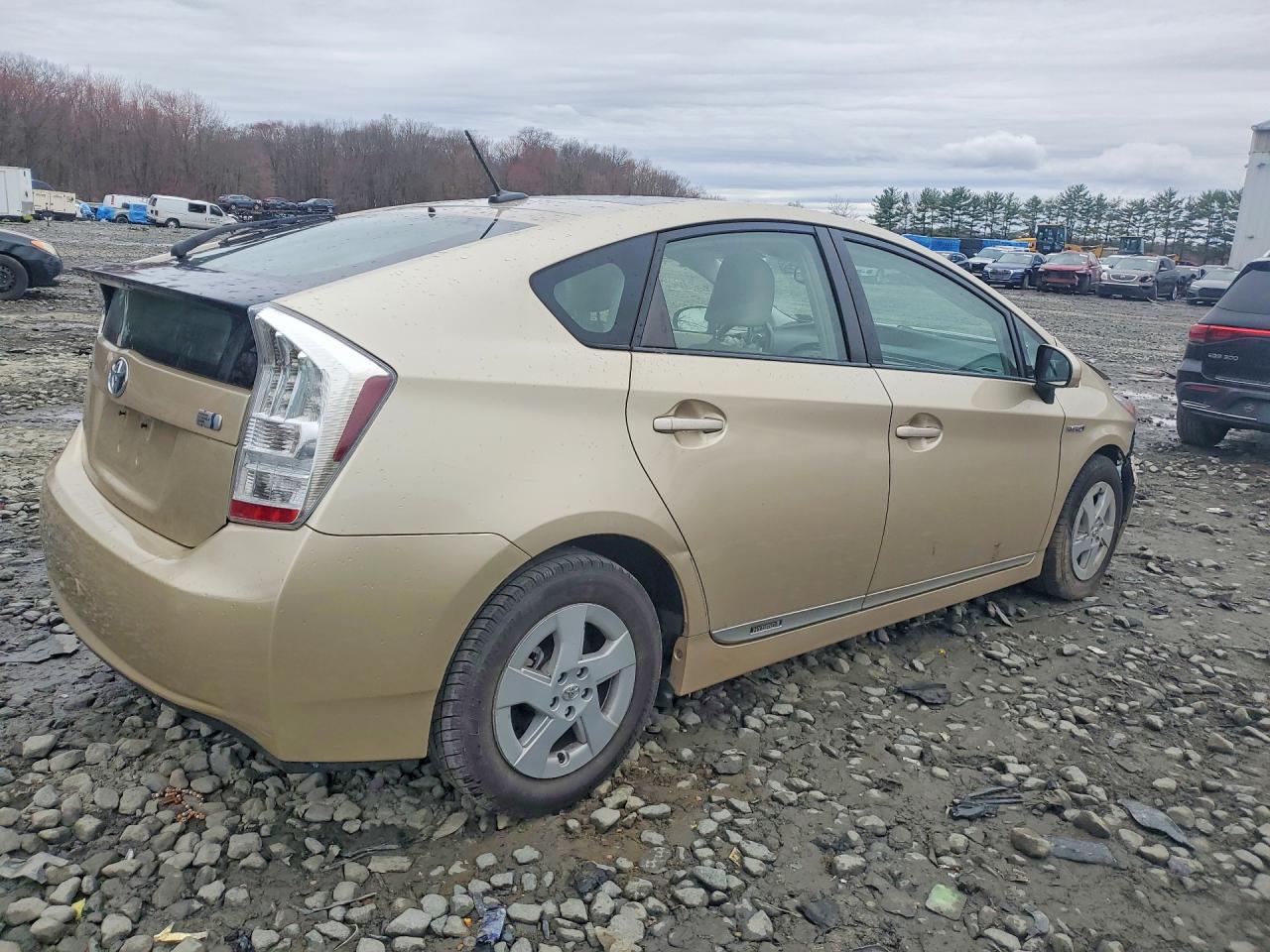 2011 TOYOTA PRIUS FOUR photo 5