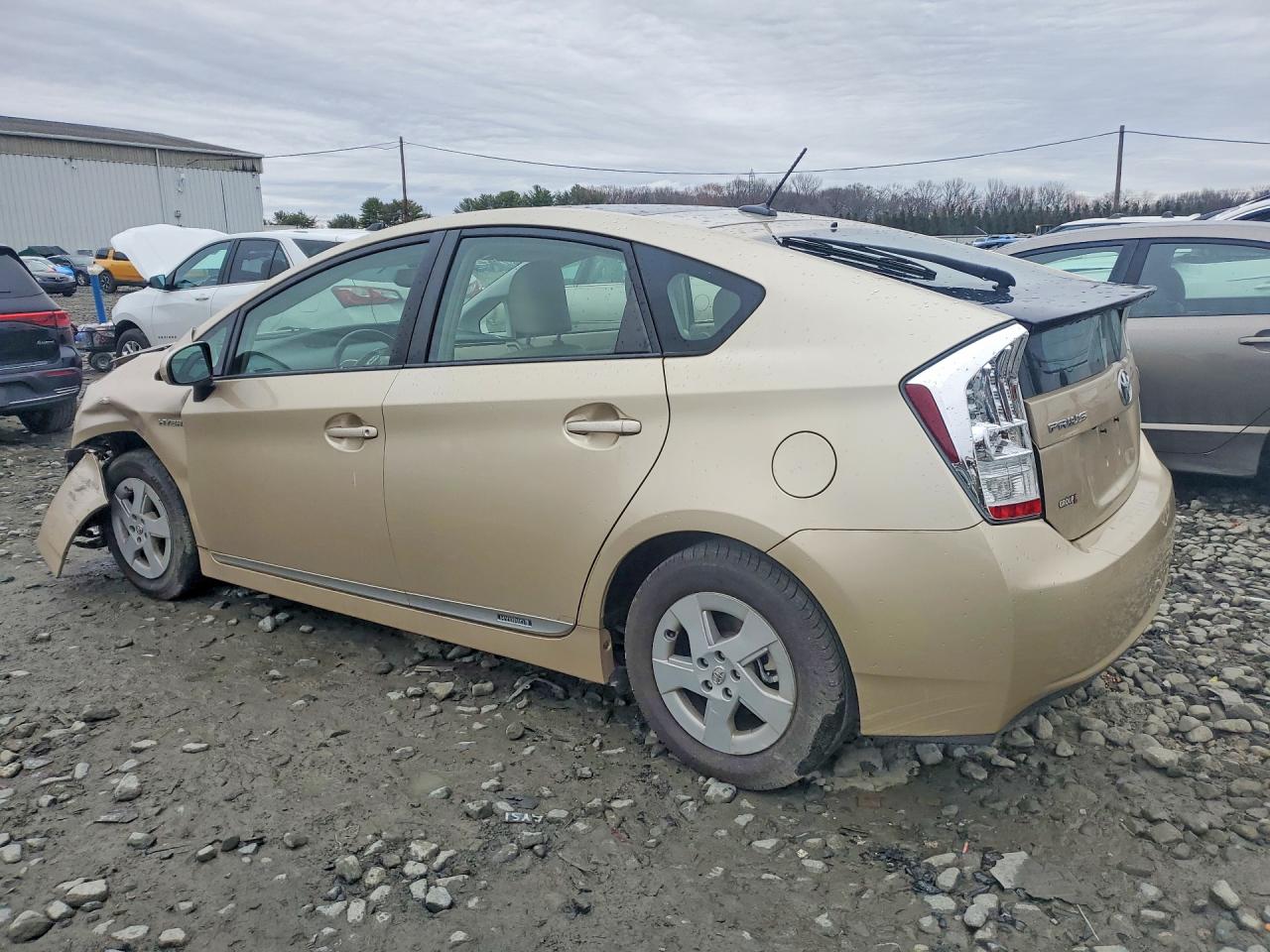2011 TOYOTA PRIUS FOUR photo 3