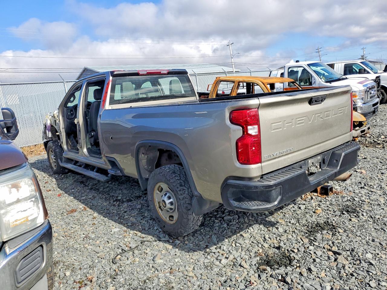 2021 CHEVROLET SILVERADO C2500 HEAVY DUTY photo 2