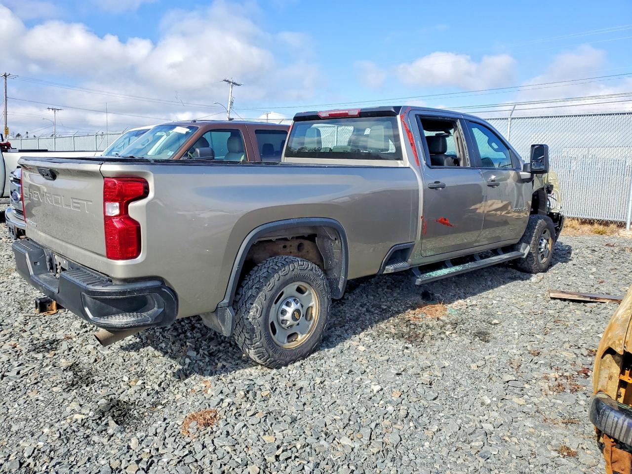 2021 CHEVROLET SILVERADO C2500 HEAVY DUTY photo 3