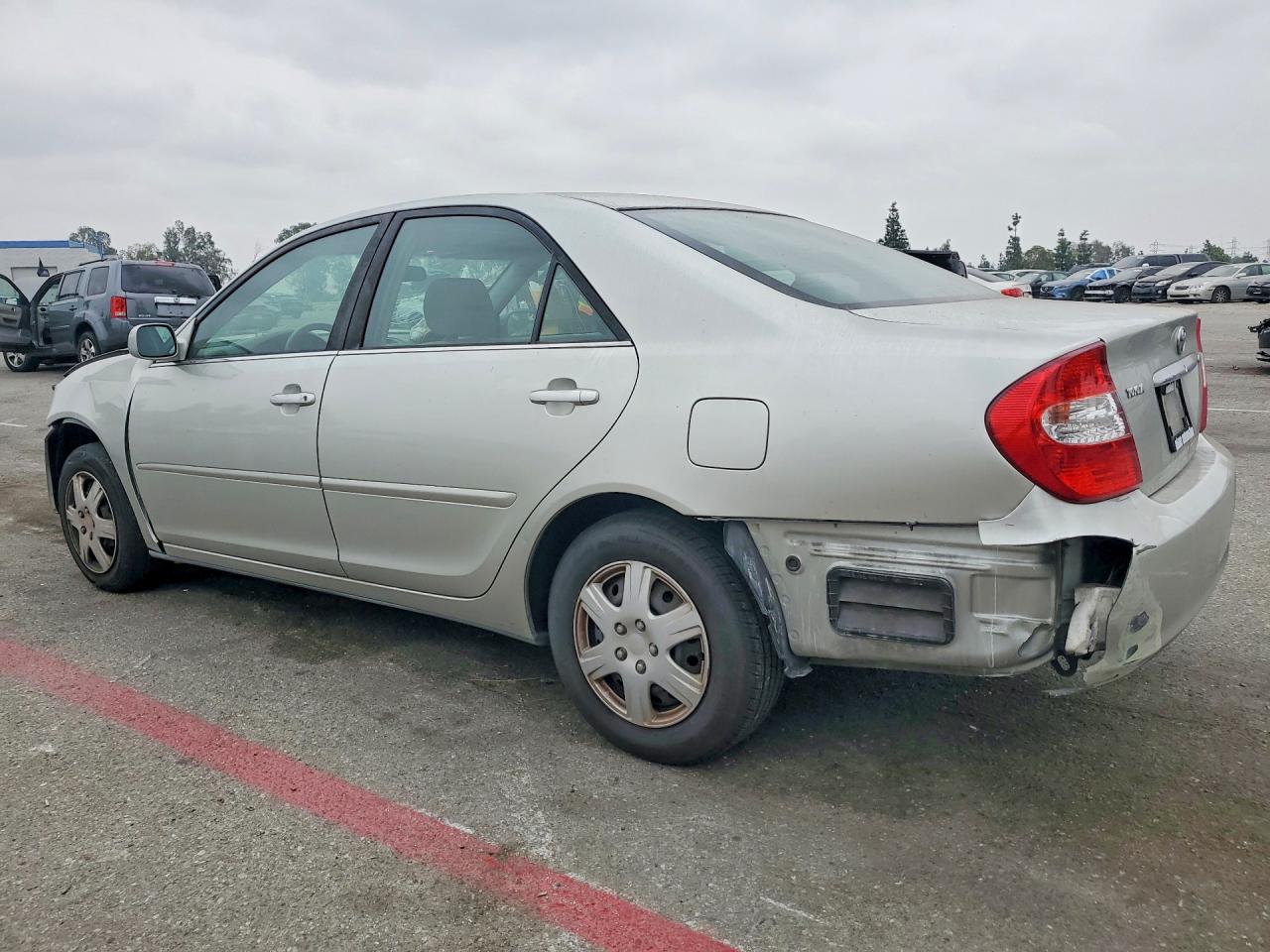 2002 TOYOTA CAMRY LE photo 4