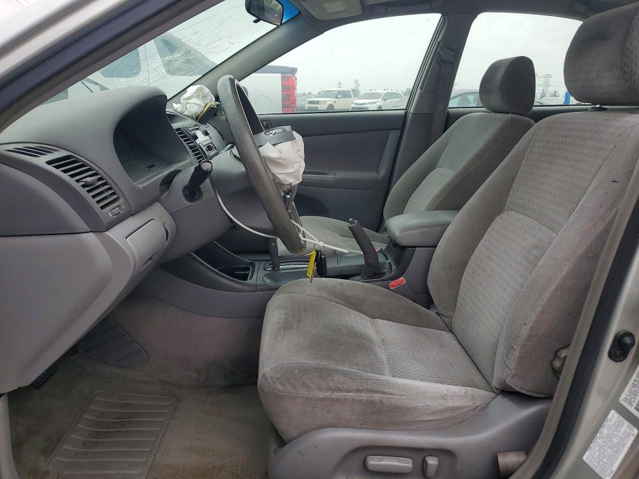 2002 TOYOTA CAMRY LE photo 19